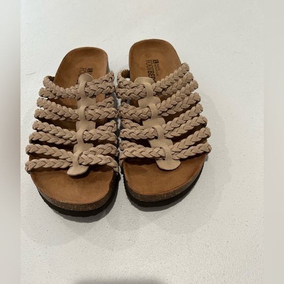 White Mountain
Women's Hamza Footbed Sandals size 9 NWOT NO BOX - Picture 1 of 6